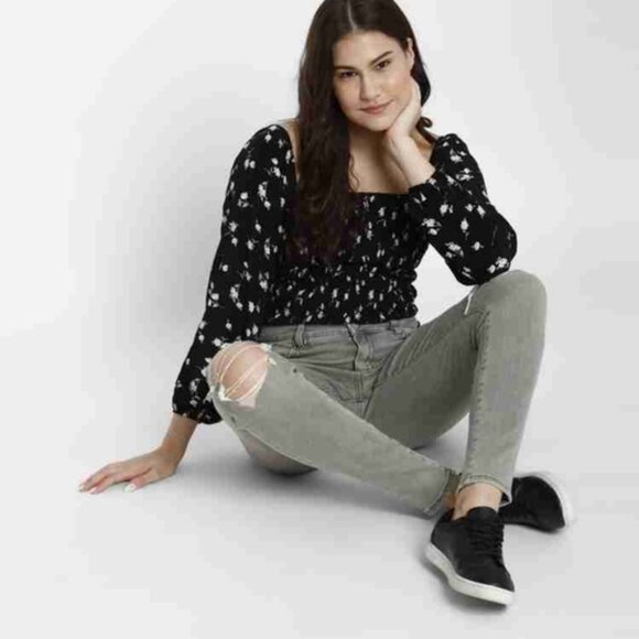 3/$20 American Eagle Next Level Stretch High Rise Jegging Distressed Skinny Jean - Picture 5 of 16